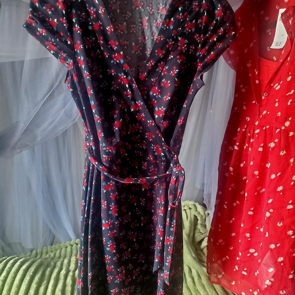 Adorable Size xs AEROPOSTALE Floral Wrap Dress